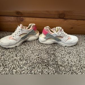 Women’s Nike Huraches size 8